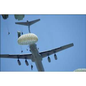  82nd Airborne Paratroopers Jump from C 141 Starlifter   24 