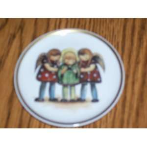  Berta Hummel Museum Miniature Plate, 1983, Twin Angels 