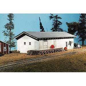   Model Builders HO Freight House Laser  Cut Wood Kit: Toys & Games
