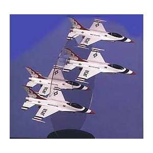  AMT Ertl F 16A Thunderbird Flight Display 1/72 Set Toys & Games