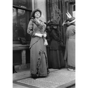  1913 photo Lois Irene Kimsey Marshall at Mrs. W. Wilson 