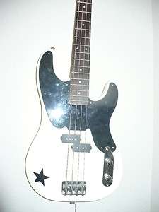 Squier Mike Dirnt P  Bass Precision  