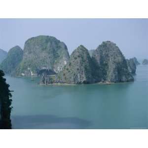  Halong Bay, Vietnam, Indochina, Southeast Asia 