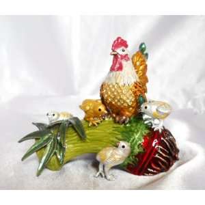   Chicken Hen with Baby Chicks Magnetic Trinket Box: Kitchen & Dining