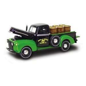  John Deere 1:43 Scale 1942 Ford Pickup: Toys & Games