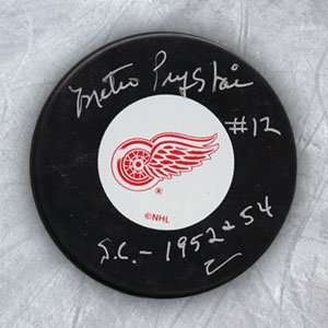  METRO PRYSTAI Detroit Red Wings SIGNED Hockey Puck Sports 