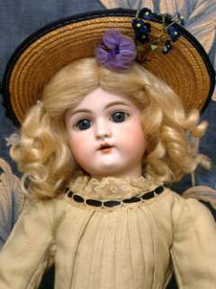 19 Heinrich Handwerck 79 antique doll all original French Market 