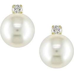   Pearl and 1/10ct TDW Diamond Earrings (8 9 mm)  