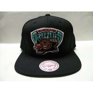   Vancouver Grizzlies Logo Black Retro Snapback Cap: Sports & Outdoors