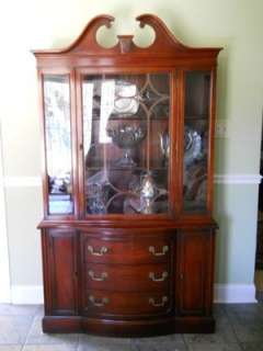 For your consideration is this Beautiful Vintage Dining Room Mahogany 