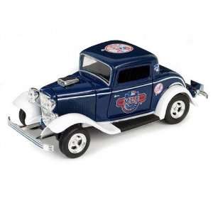 New York Yankees 1932 Ford Coupe:  Sports & Outdoors