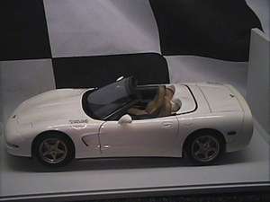 UT Models 1998 Chevy Corvette Convertible Arctic White Diecast 1:18 
