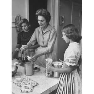  Mrs. Richard M. Nixon with Daughters Julie and Patricia 